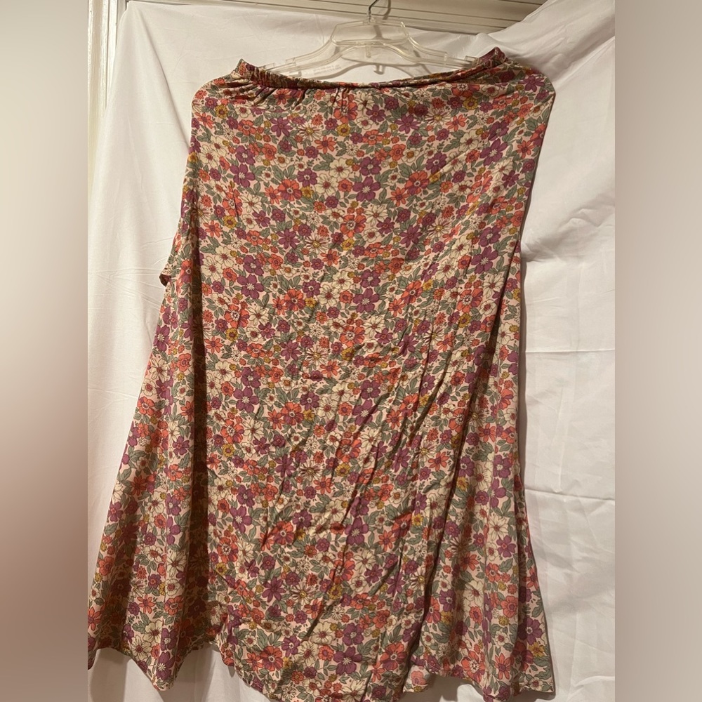 Patterned ruffled slit skirt